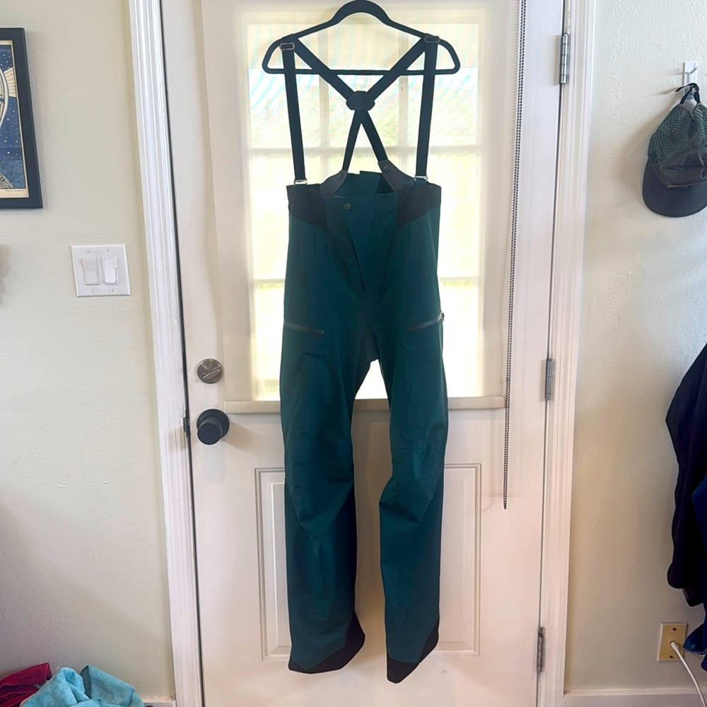 Patagonia women’s untracked bib pant large